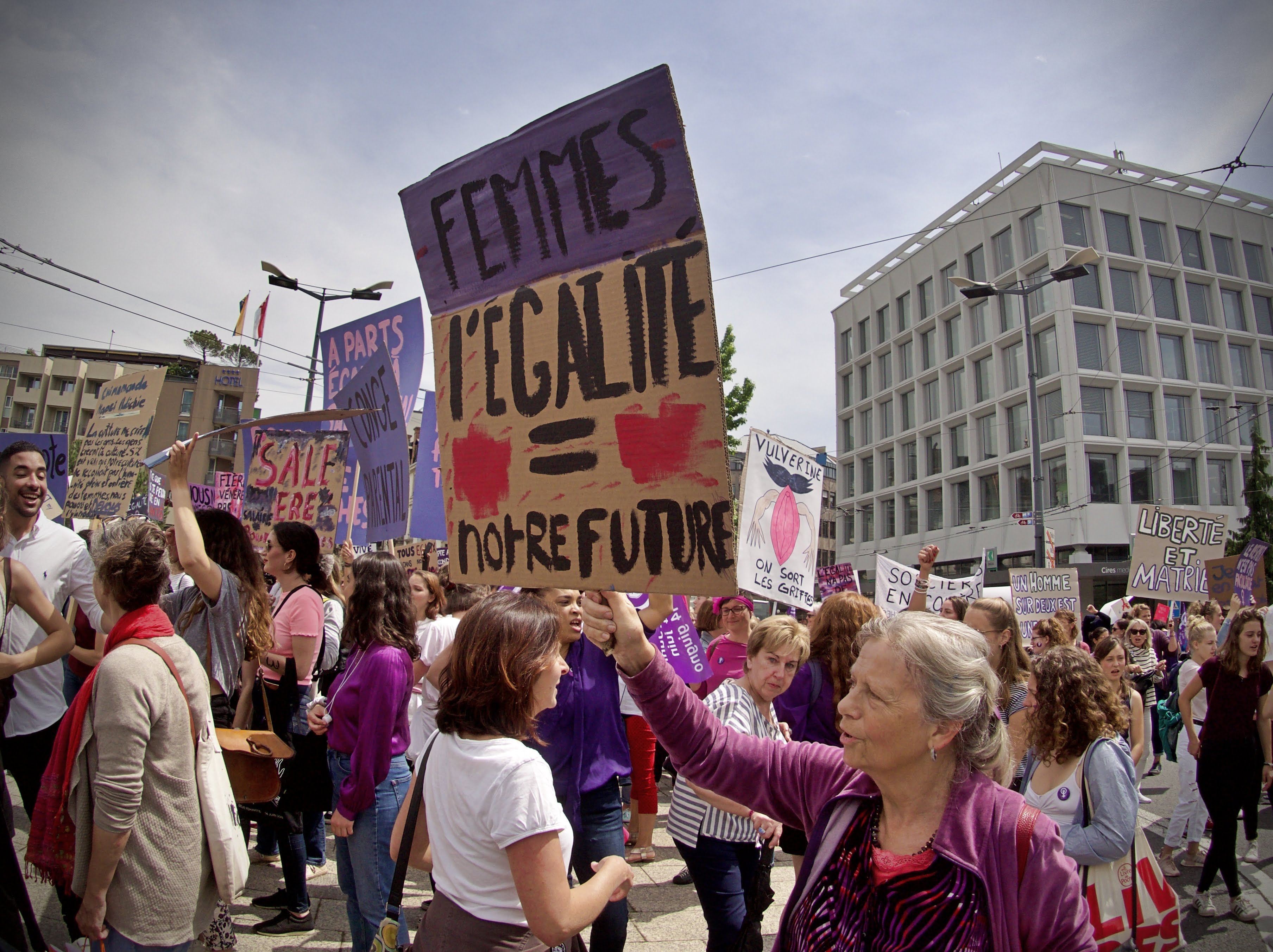 Grève féministe: 3'000 Vaudoises sont sorties dans la rue