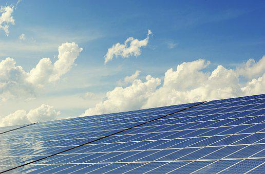 Le secteur du photovoltaïque connaît une explosion de la demande depuis l’annonce de la hausse des prix de l’électricité