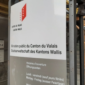 Drame de Crans-Montana: le gérant du bar mis en détention provisoire