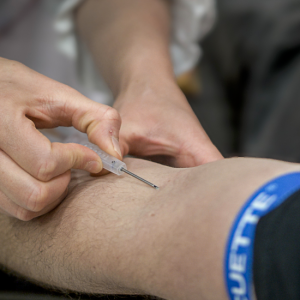 Don du sang: action originale en collaboration avec le groupe Metallica. Reportage à Aigle