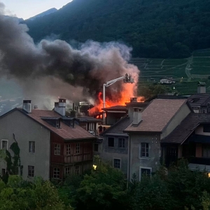 Incendie d'Aigle: l'incendie de toitures au centre-ville est maîtrisé
