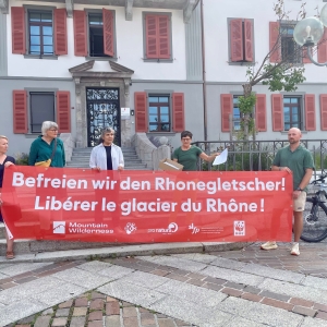 « Libérer et protéger le Glacier du Rhône ! » : la pétition a été déposée auprès du Gouvernement valaisan