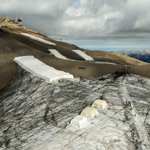 Glacier 3000 : la laine du Chablais protège une partie du glacier de Tsanfleuron de la fonte