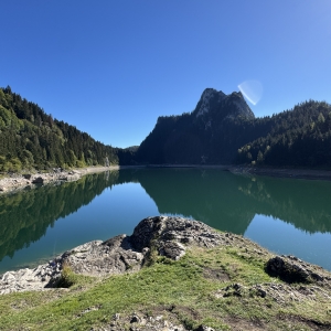 Lac de Taney : l'accès touristique mieux régulé satisfait les habitants et restaurateurs